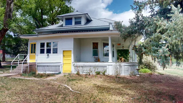front view of house with a yard