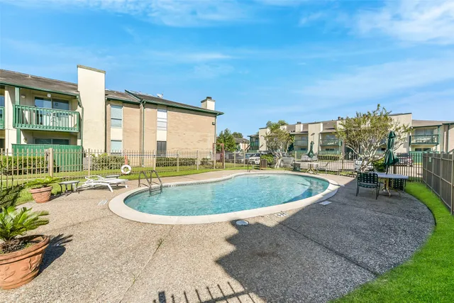 $65,000 | 1516 Bay Area Boulevard, Unit F16, Houston, TX 77058