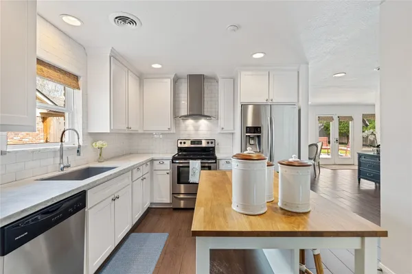 $649,000 | 7910 Highmeadow Drive, Houston, TX 77063