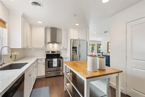 $649,000 | 7910 Highmeadow Drive, Houston, TX 77063