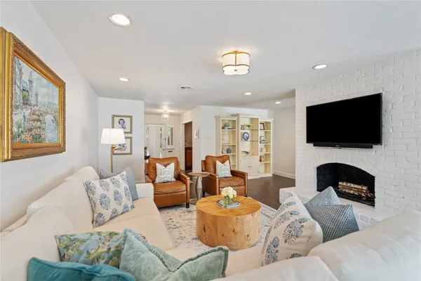 $649,000 | 7910 Highmeadow Drive, Houston, TX 77063