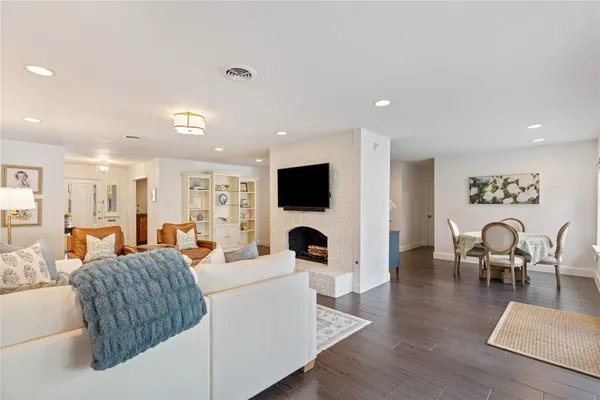 $649,000 | 7910 Highmeadow Drive, Houston, TX 77063