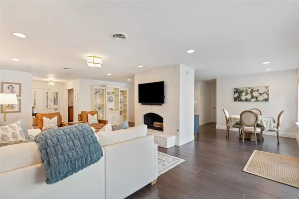 $649,000 | 7910 Highmeadow Drive, Houston, TX 77063