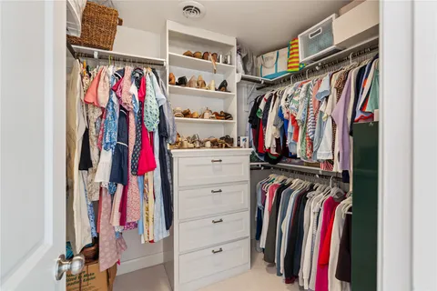 $649,000 | 7910 Highmeadow Drive, Houston, TX 77063