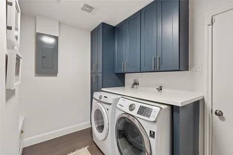 $649,000 | 7910 Highmeadow Drive, Houston, TX 77063