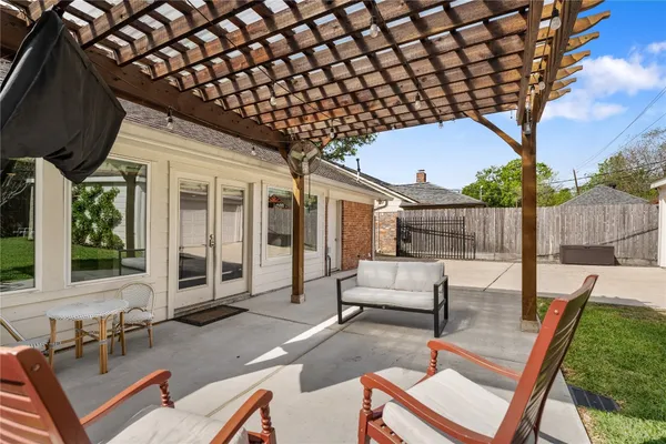 $649,000 | 7910 Highmeadow Drive, Houston, TX 77063