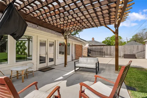 $649,000 | 7910 Highmeadow Drive, Houston, TX 77063