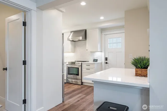 $4,000 | 2100 1st Avenue West, Seattle, WA 98119