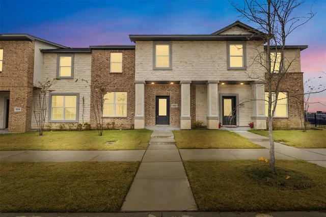 $2,400 | 4323 Fayetteville Avenue, Rowlett, TX 75089
