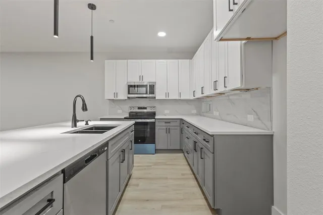 $2,400 | 4323 Fayetteville Avenue, Rowlett, TX 75089