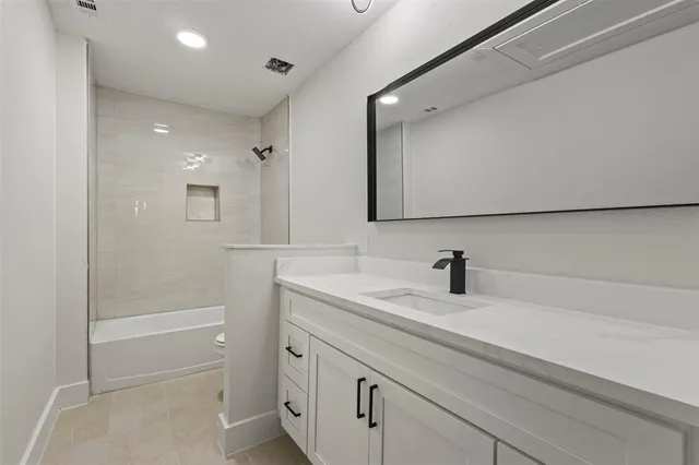 $2,400 | 4323 Fayetteville Avenue, Rowlett, TX 75089