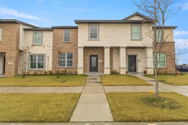 $2,400 | 4323 Fayetteville Avenue, Rowlett, TX 75089