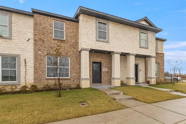 $2,400 | 4323 Fayetteville Avenue, Rowlett, TX 75089