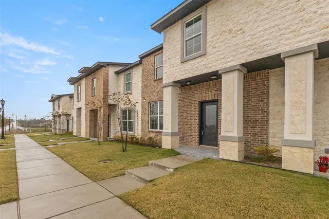 $2,400 | 4323 Fayetteville Avenue, Rowlett, TX 75089