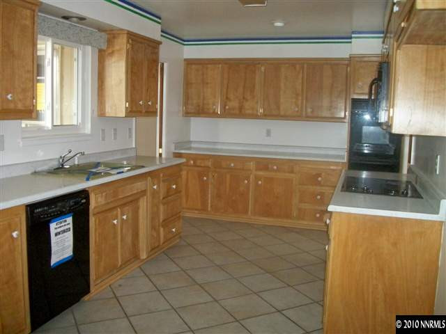 280 Wildrose Drive Reno, NV 89509 - Photo 4 of 9 a kitchen with a sink a stove and cabinets