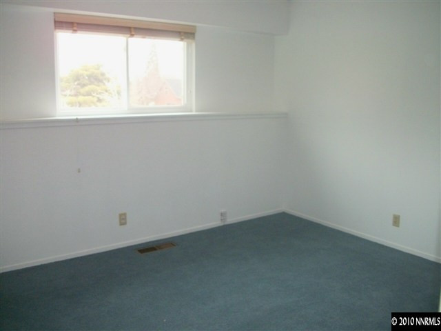 280 Wildrose Drive Reno, NV 89509 - Photo 8 of 9 an empty room with a window