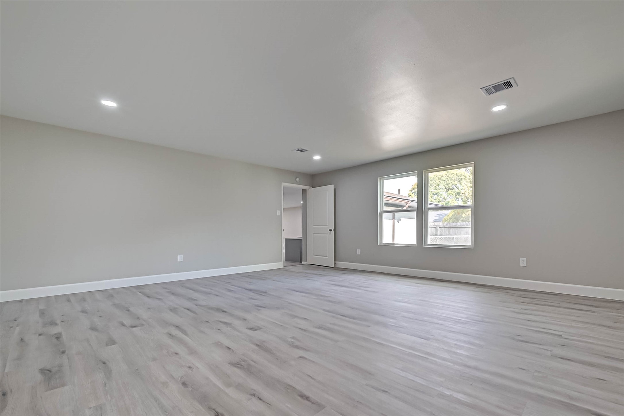 5838 Reed Road Houston, TX 77033 - Photo 5 of 19