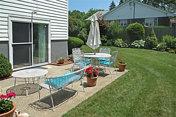 368 South Border Road Winchester, MA 01890 - Photo 14 of 16