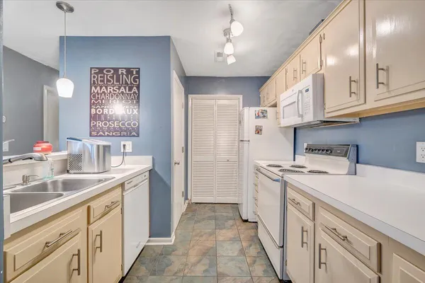 $187,500 | 7104 Pine Court Southwest, Roanoke, VA 24018