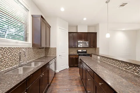 $395,000 | 2706 Leeland Street, Houston, TX 77003
