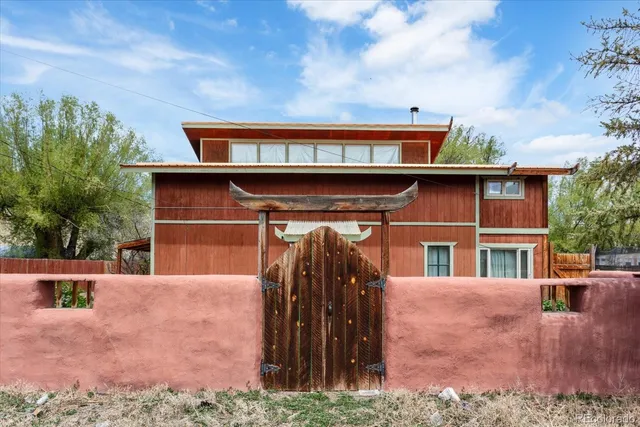 a view of an outdoor space