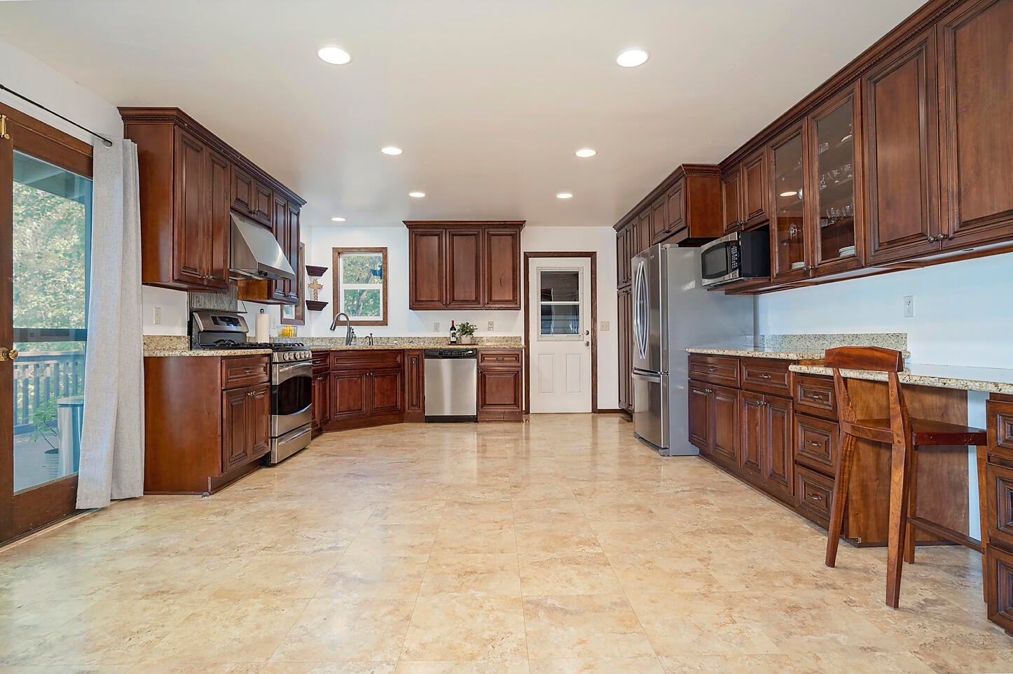 899 Old Ferry Road Shady Cove, OR 97539 - Photo 8 of 27 Kitchen