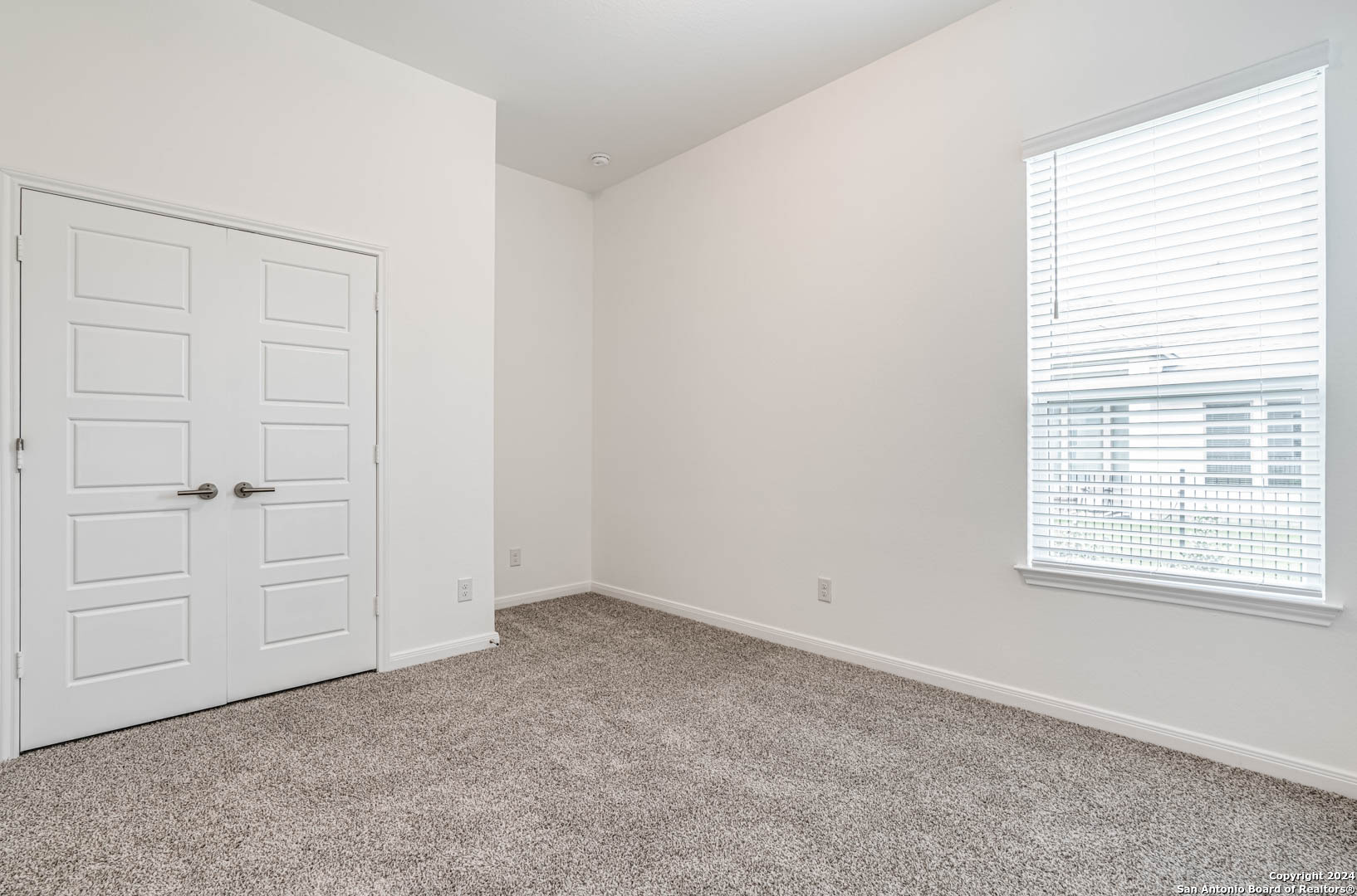 113 Valencia Boerne, TX 78006 - Photo 29 of 43 an empty room with windows