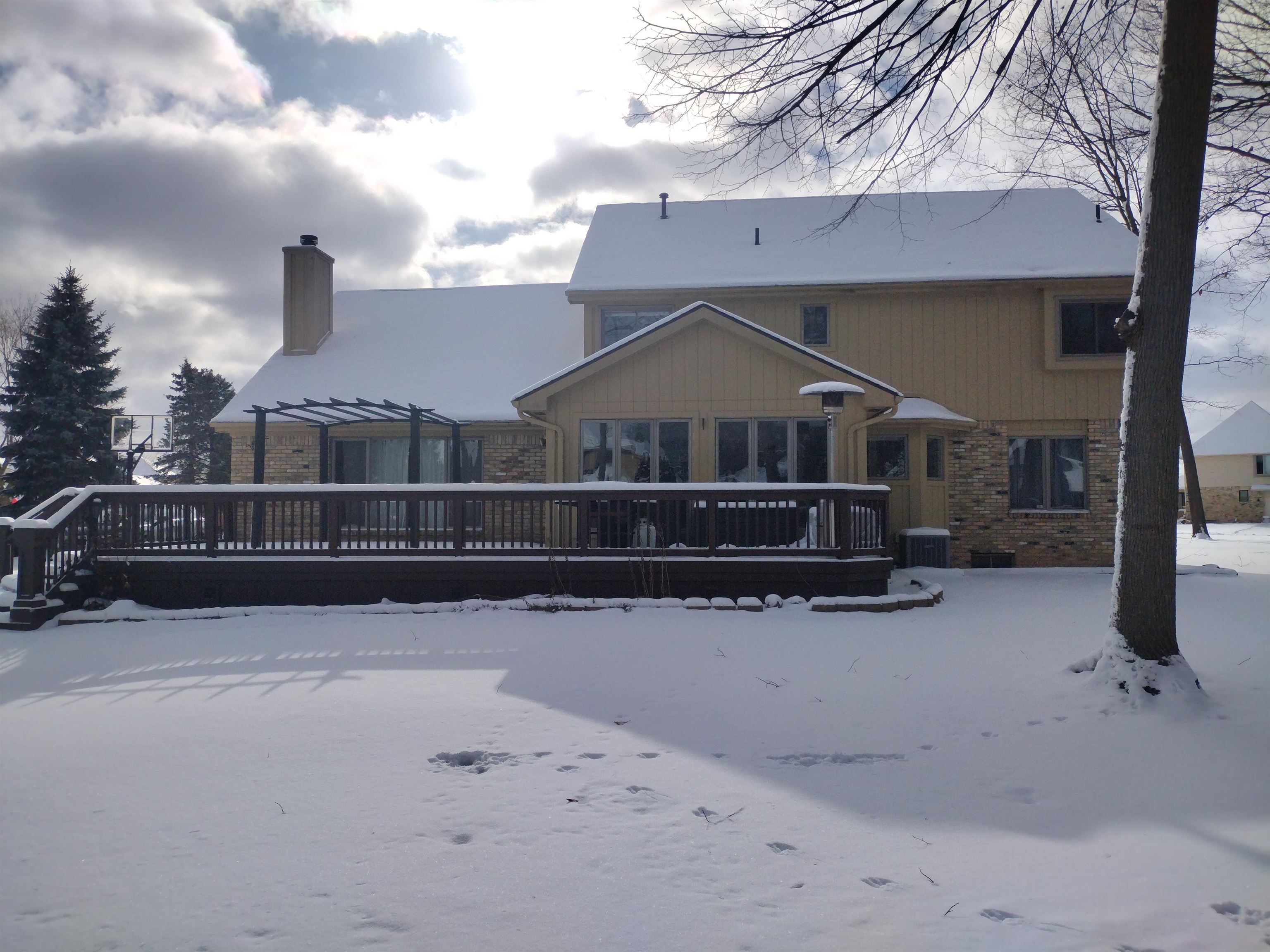 1400 Kings Pointe Road Grand Blanc, MI 48439 - Photo 2 of 54
