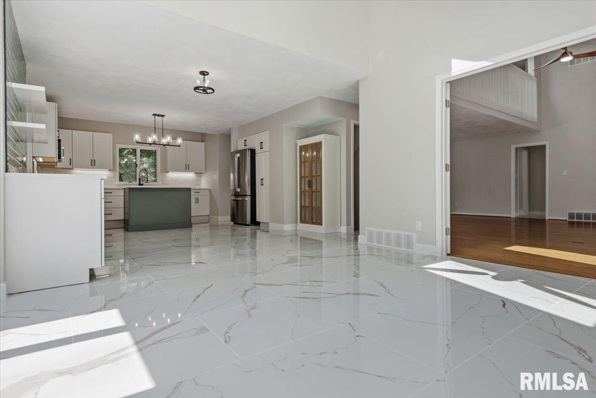 1904 Oak Creek Road Springfield, IL 62704 - Photo 30 of 90 Gallery Image 30