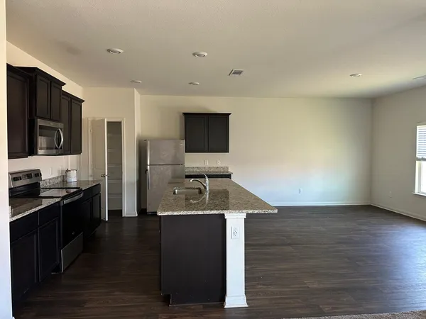 $1,850 | 225 Allington Circle, Jarrell, TX 76537