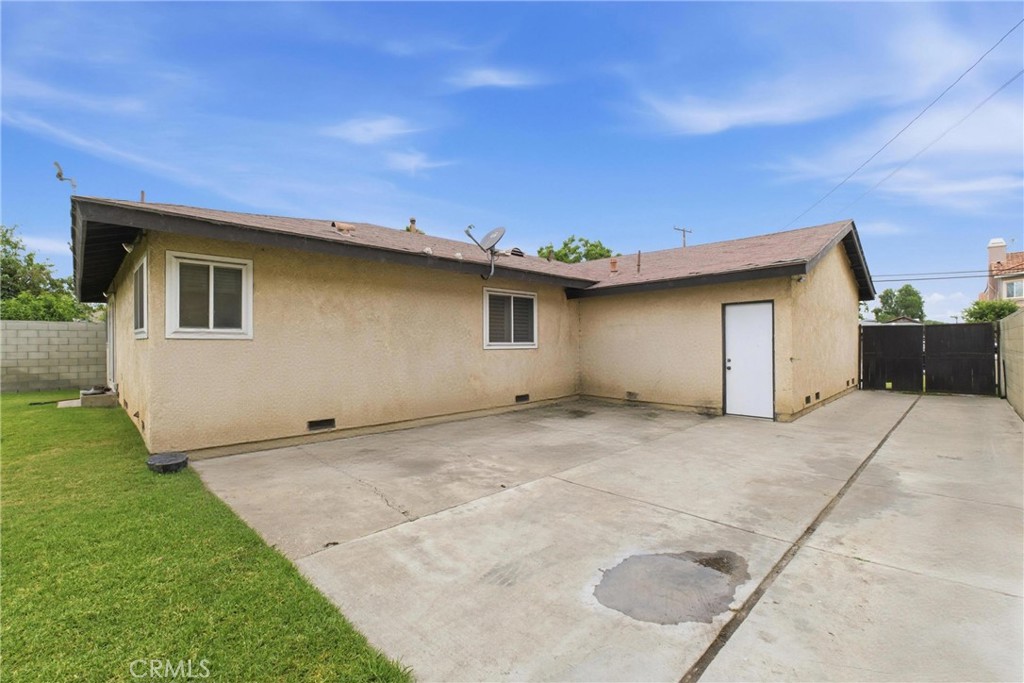 456 West Bennett Street Compton, CA 90220 - Photo 12 of 13 a house view with a backyard space