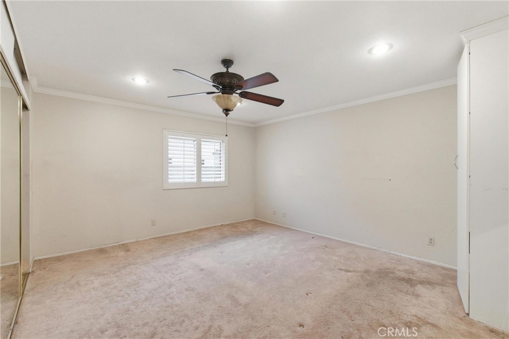 456 West Bennett Street Compton, CA 90220 - Photo 4 of 13 en empty room with windows and ceiling fan