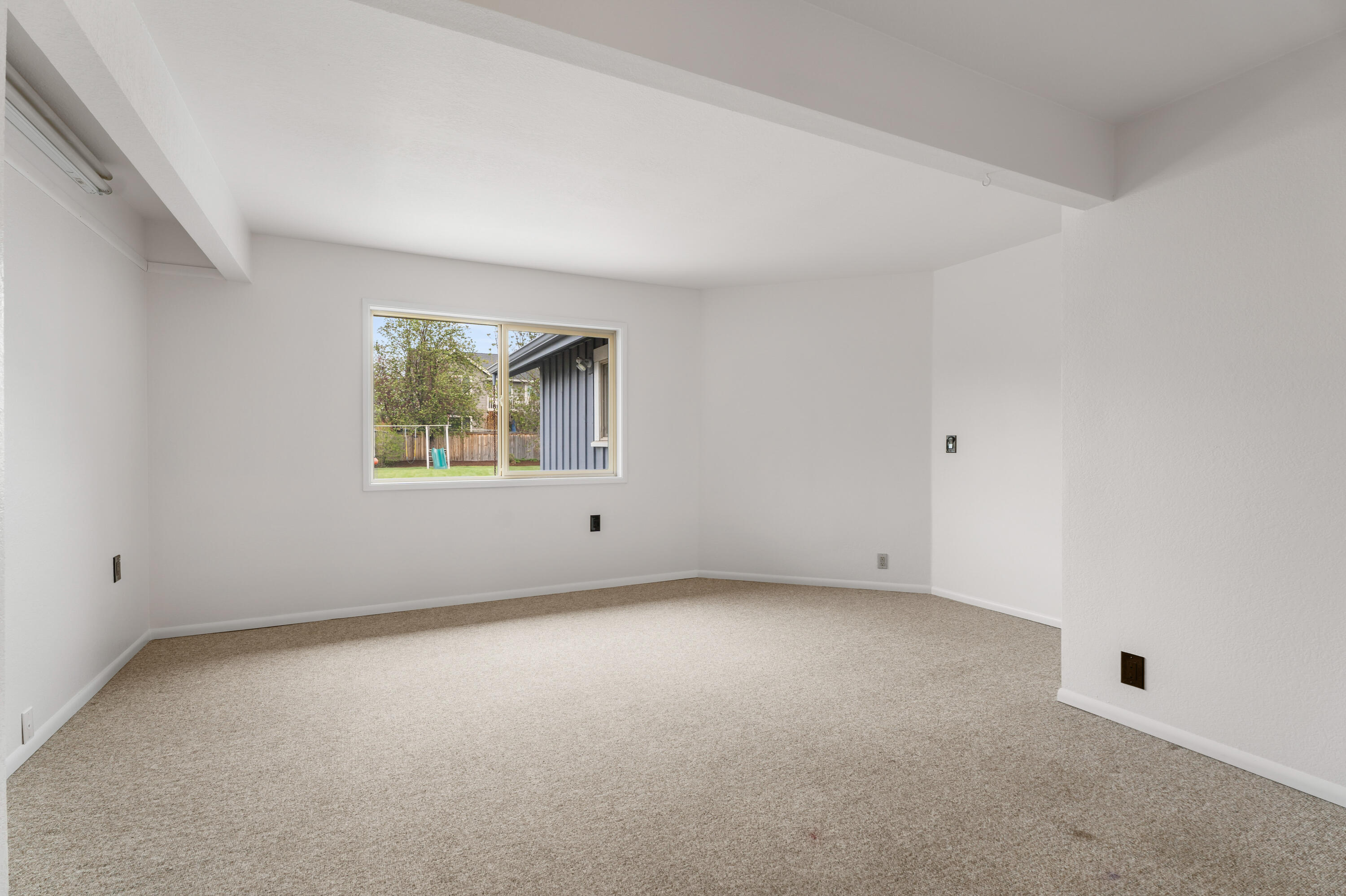 61930 Pettigrew Road Bend, OR 97702 - Photo 19 of 48 52-Bedroom