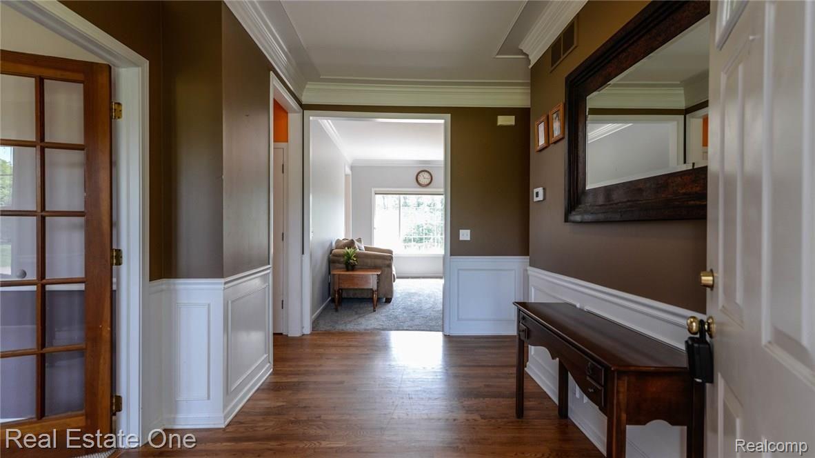 1824 Park Ridge Court Howell, MI 48843 - Photo 4 of 47 LARGE WELCOMING FOYER WITH HARDWOOD.