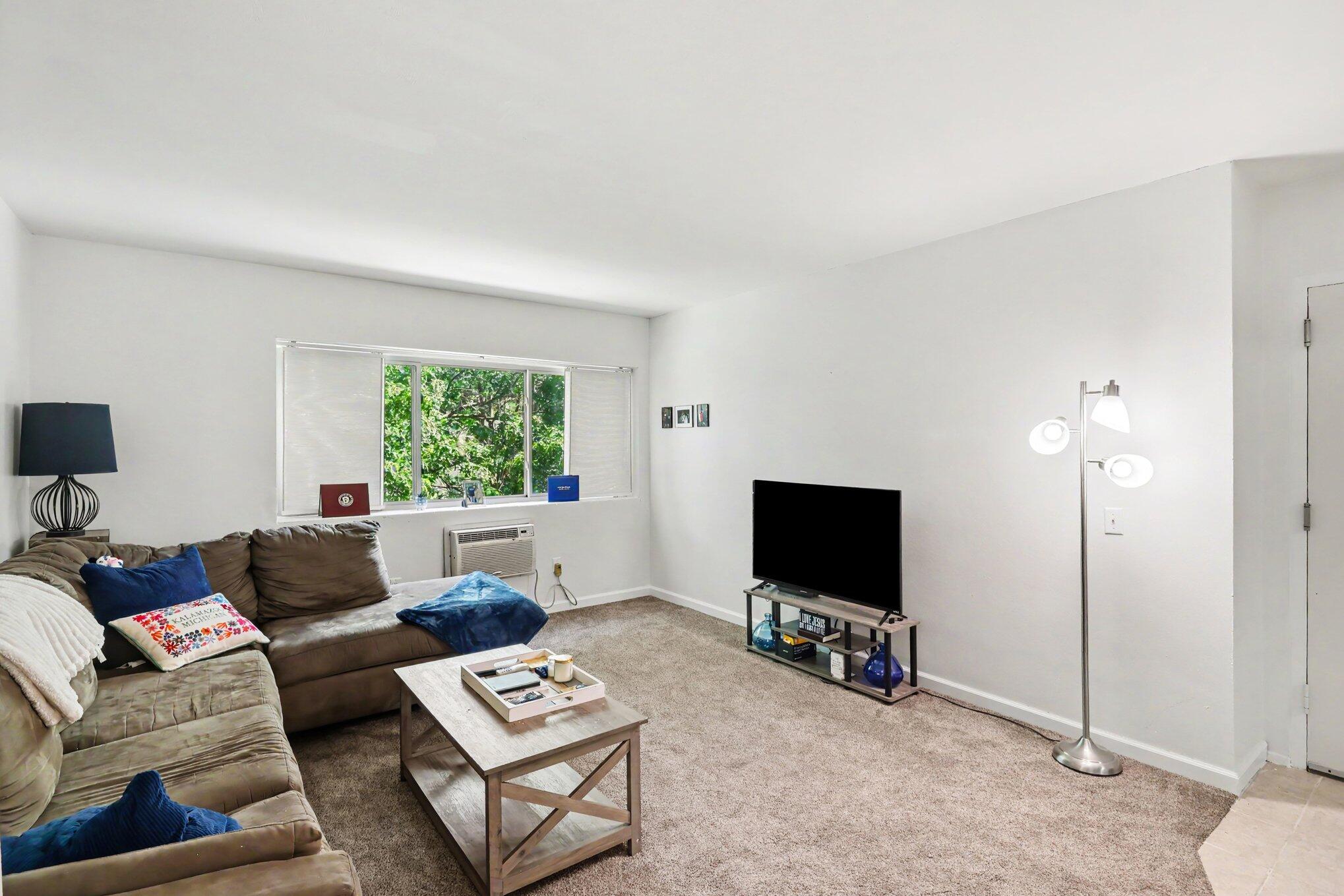 756 West Kilgore Road, Unit 205 Kalamazoo, MI 49008 - Photo 4 of 16 004_file_7827