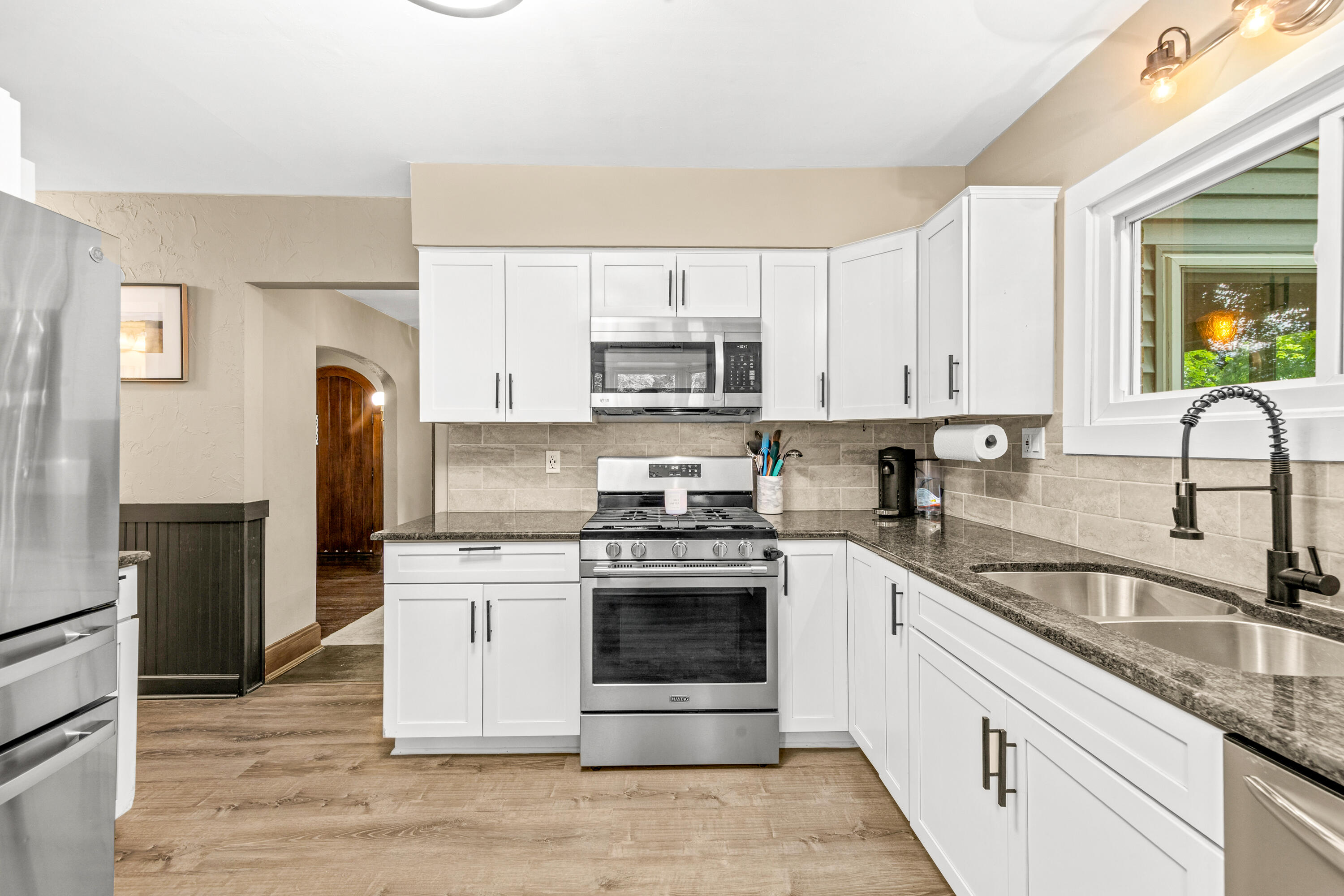 12585 West Cold Spring Road New Berlin, WI 53151 - Photo 12 of 31 Kitchen