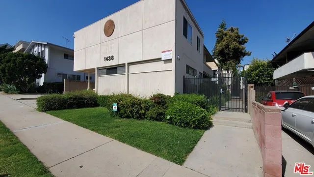 $2,345 | 1438 South Barrington Avenue, Unit 6, Los Angeles, CA 90025