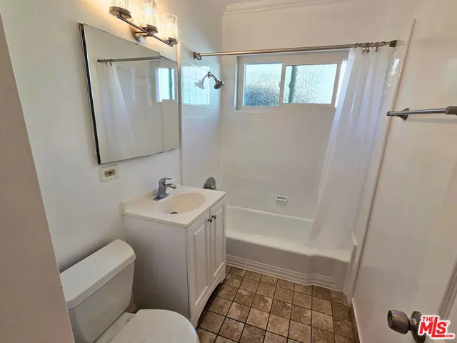 $2,345 | 1438 South Barrington Avenue, Unit 6, Los Angeles, CA 90025