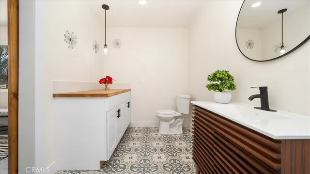 a view of a backyard of the house