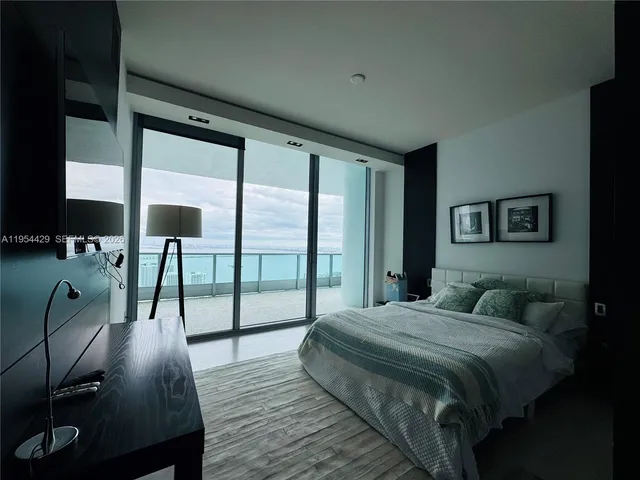 $4,100,000 | 900 Biscayne Boulevard, Unit 6207, Miami, FL 33132