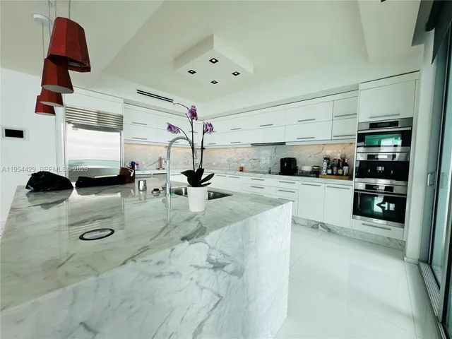 $4,100,000 | 900 Biscayne Boulevard, Unit 6207, Miami, FL 33132