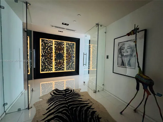 $4,100,000 | 900 Biscayne Boulevard, Unit 6207, Miami, FL 33132