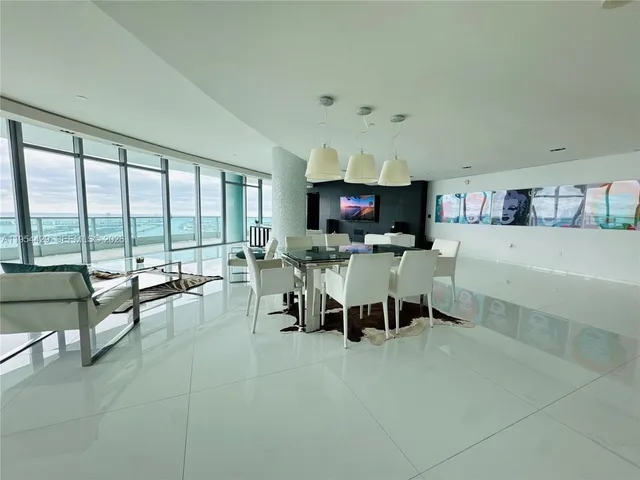 $4,100,000 | 900 Biscayne Boulevard, Unit 6207, Miami, FL 33132