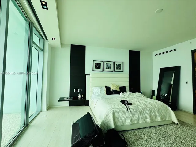 $4,100,000 | 900 Biscayne Boulevard, Unit 6207, Miami, FL 33132