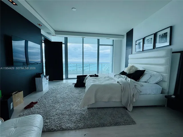 $4,100,000 | 900 Biscayne Boulevard, Unit 6207, Miami, FL 33132