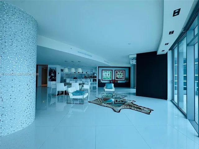 $4,100,000 | 900 Biscayne Boulevard, Unit 6207, Miami, FL 33132