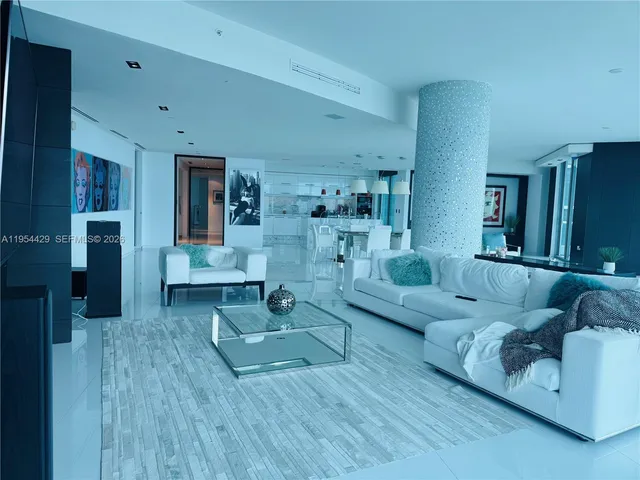 $4,100,000 | 900 Biscayne Boulevard, Unit 6207, Miami, FL 33132