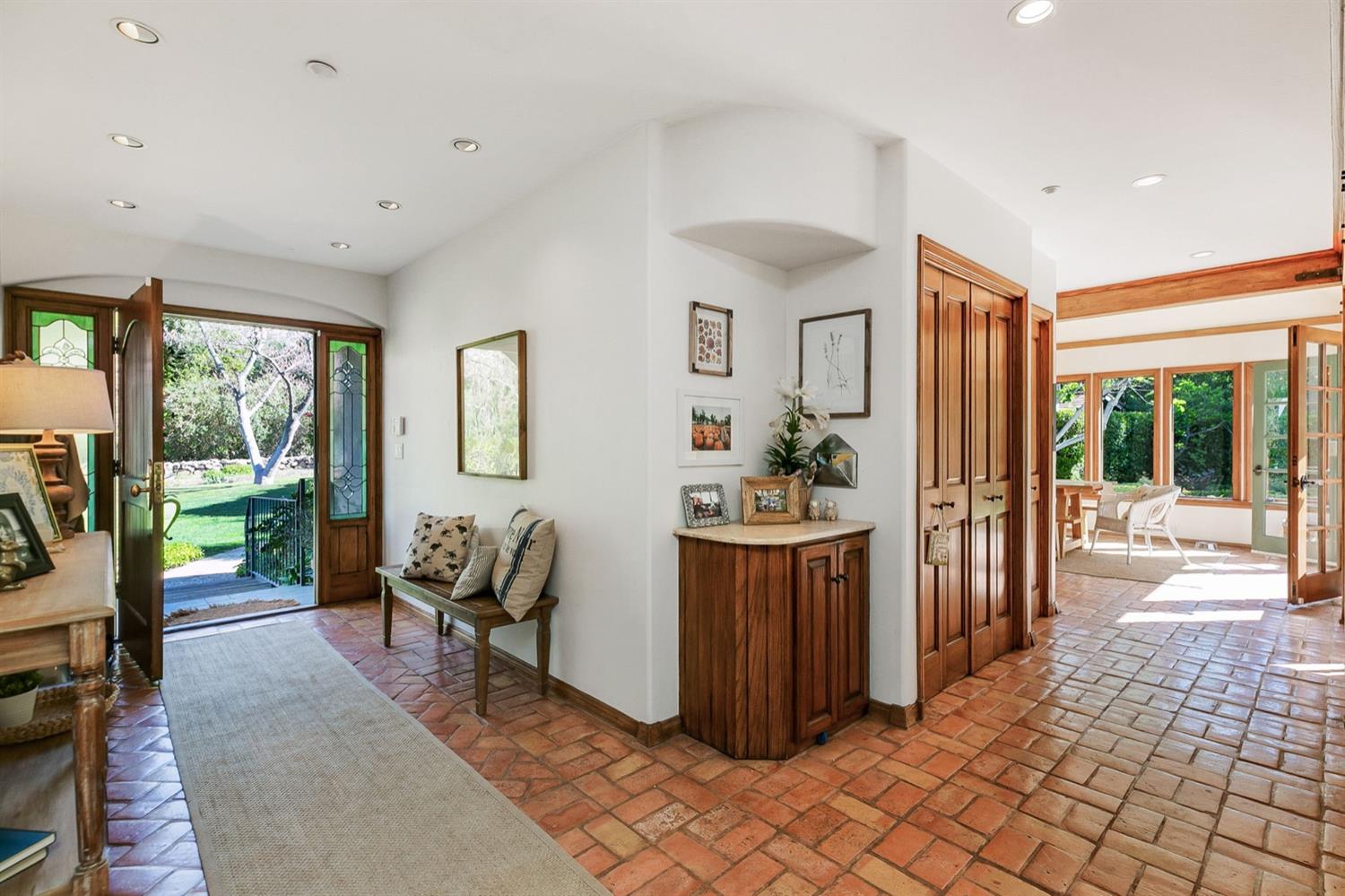 1712 Ladera Road Ojai, CA 93023 - Photo 11 of 47 a living room with furniture