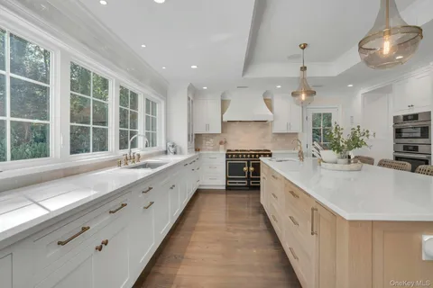 $1,799,000 | 5 Butternut Court, Dix Hills, NY 11746