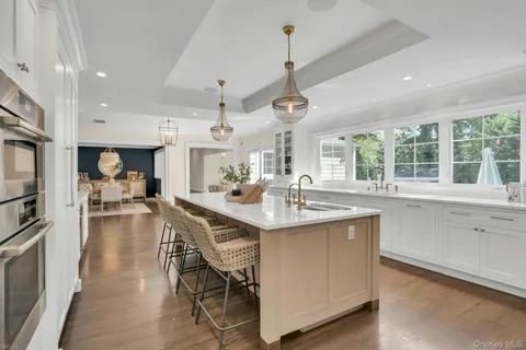 $1,799,000 | 5 Butternut Court, Dix Hills, NY 11746